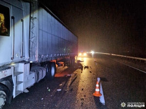 Трагічна ДТП: неподалік Рівного легковик розбився об вантажівку (ФОТО)