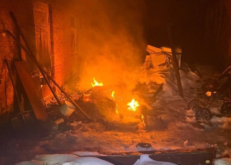   У Дубні патрульні запобігли трагедії: евакуювали чоловіка та загасили вогонь у його будинку