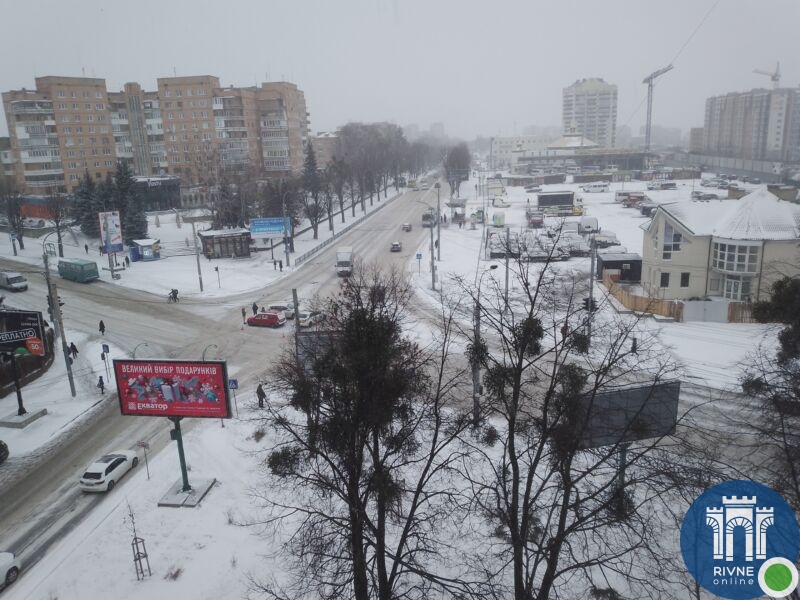 Біля автостанції у Рівному не розминулися два легковики