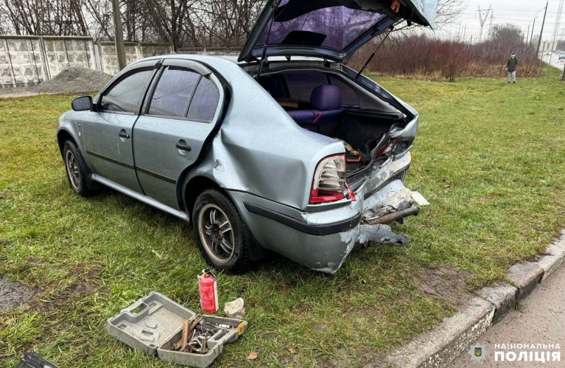 Біля АЗС у Рівному фургон влаштував потрійну ДТП (ФОТО)