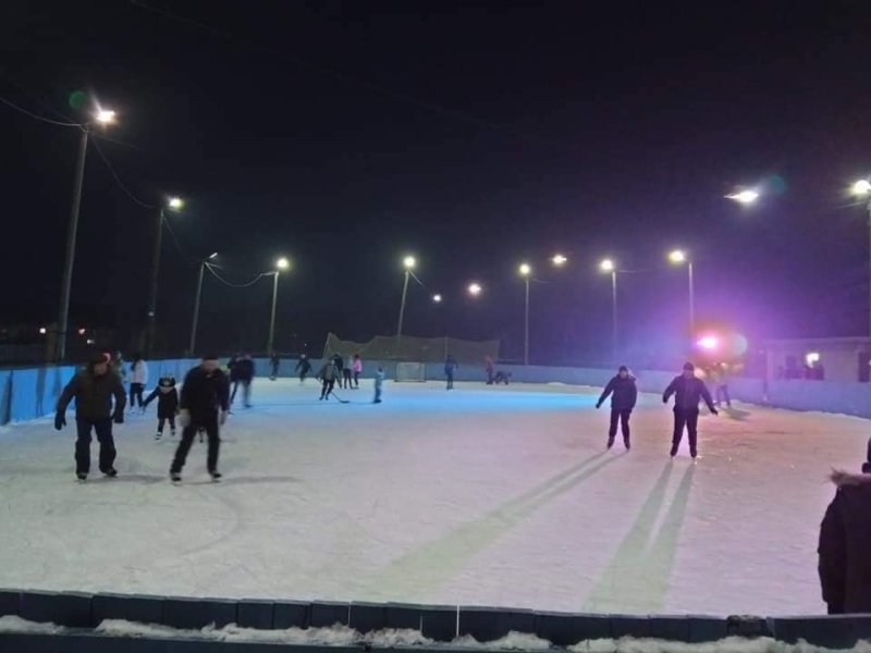   У Млинові запрацював льодовий каток (ФОТО)