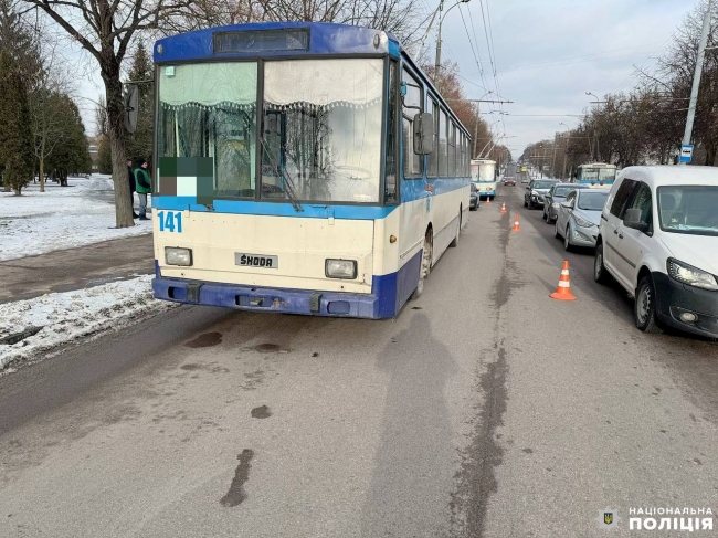 У Рівному під колесами тролейбуса загинула пенсіонерка