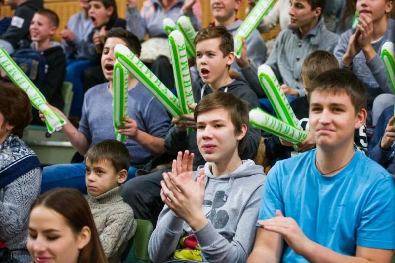 Вболівальники повертаються на трибуни!