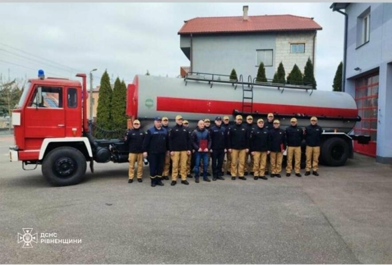 Кодеги з Польщі подарували рятувальникам Рівненщини пожежний автомобіль 