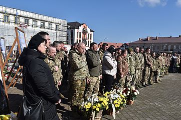 Дубенська громада віддала останню шану Героям Олегу Перетятку та Вадиму Донцову