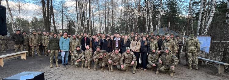   Творчі колективи Дубна виступили на концерті для воїнів ЗСУ