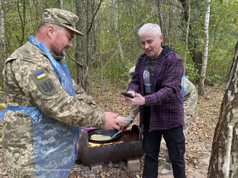   До військових з Дубенщини завітав відомий телеведучий Костянтин Грубич (ФОТО)