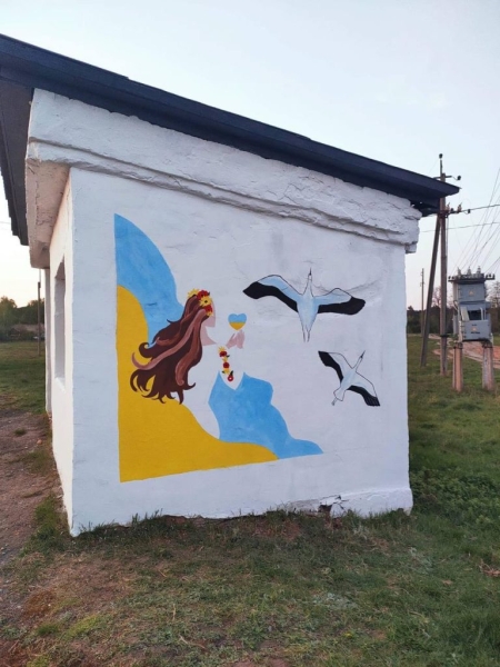   На Радивилівщині молодь розмалювала автобусну зупинку