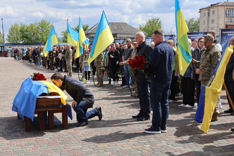 Сильний характером «Боксер»: у Сарненській громаді попрощалися з Андрієм Колодязним