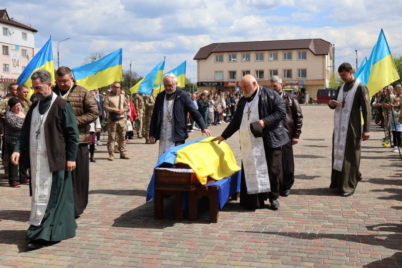 Сильний характером «Боксер»: у Сарненській громаді попрощалися з Андрієм Колодязним