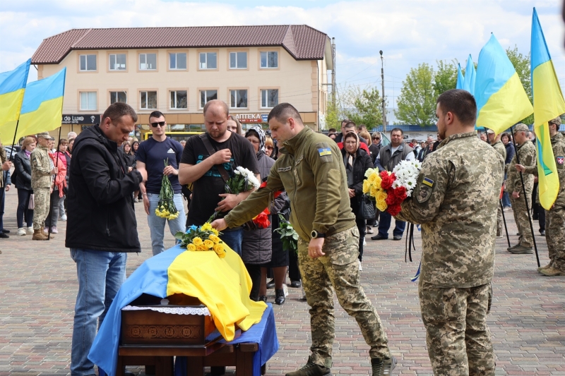 Сильний характером «Боксер»: у Сарненській громаді попрощалися з Андрієм Колодязним