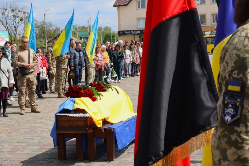 Сильний характером «Боксер»: у Сарненській громаді попрощалися з Андрієм Колодязним