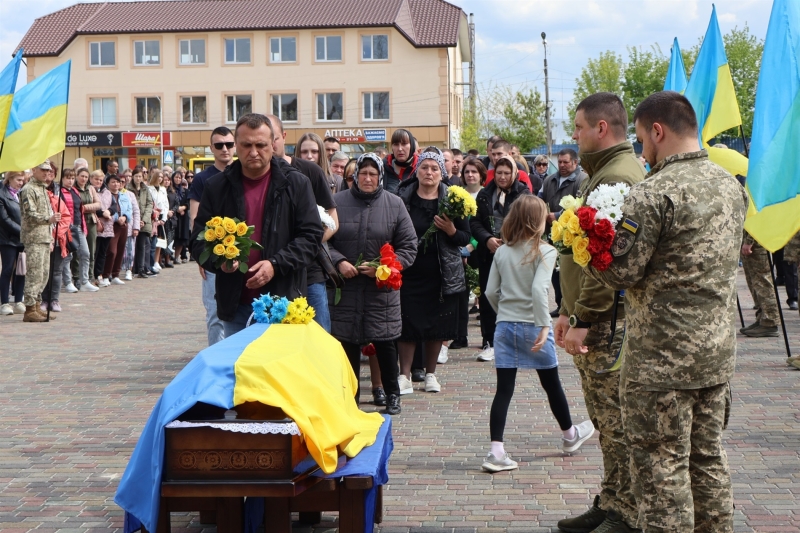 Сильний характером «Боксер»: у Сарненській громаді попрощалися з Андрієм Колодязним