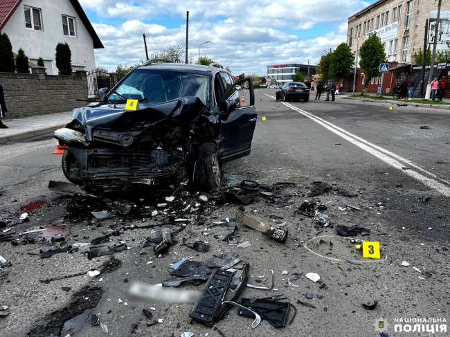 У Сарнах хлопець на «BMW» вилетів на «зустрічну» – троє травмованих (ФОТО)