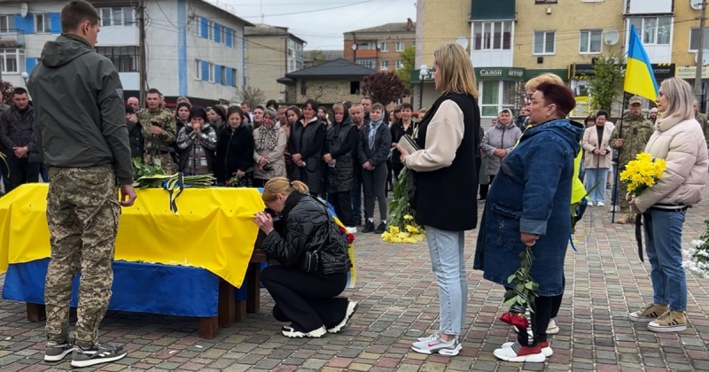 У Сарнах попрощалися з солдатом Максимом Городнюком