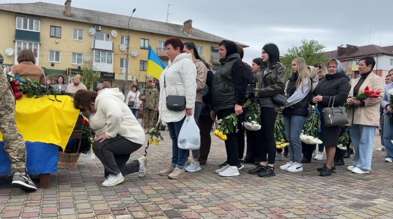 У Сарнах попрощалися з солдатом Максимом Городнюком