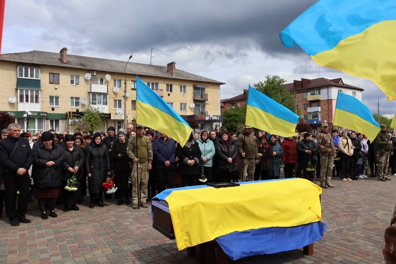 У Сарнах попрощалися зі старшим солдатом Олександром Мельником