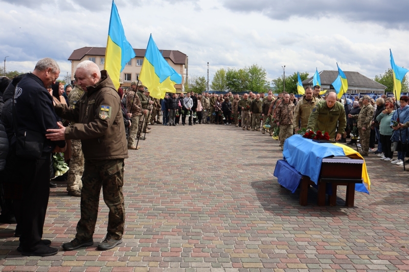 У Сарнах попрощалися зі старшим солдатом Олександром Мельником