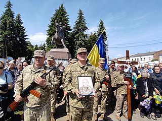 Дубенчани віддали останню шану Герою Павлу Карнаху