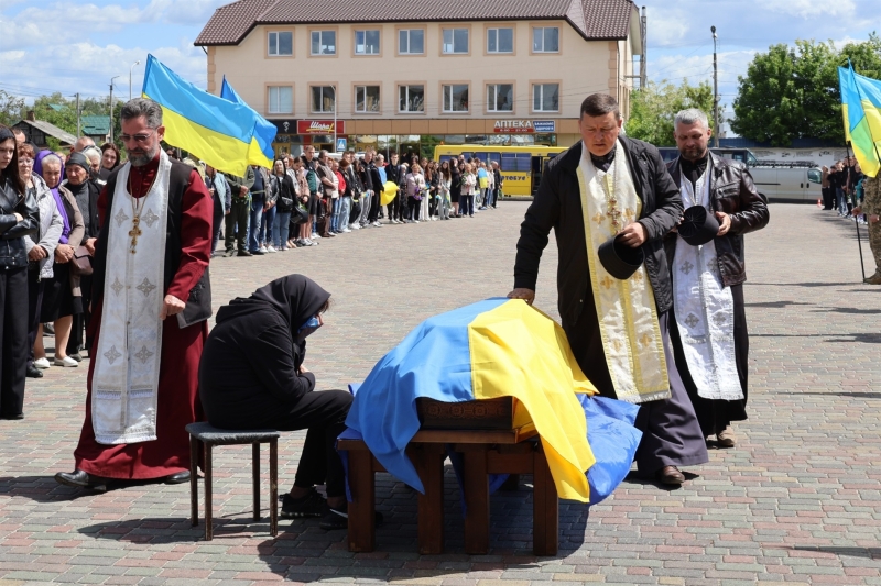 Двічі ставав до лав ЗСУ для захисту України: в Сарнах попрощалися з Василем Бовгірою