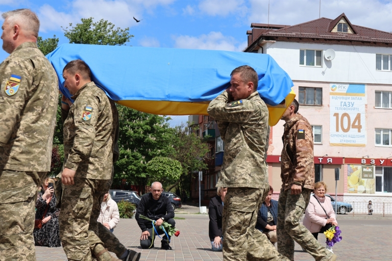 Двічі ставав до лав ЗСУ для захисту України: в Сарнах попрощалися з Василем Бовгірою