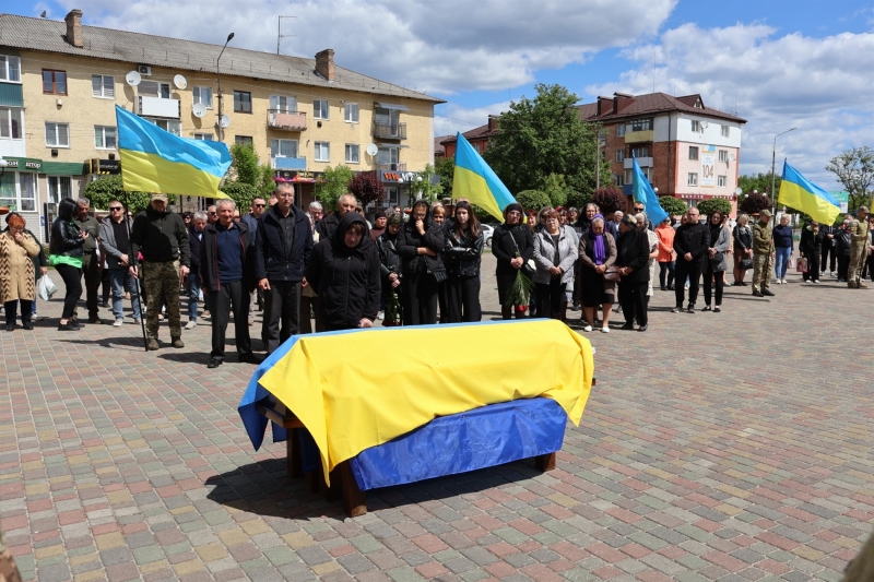 Двічі ставав до лав ЗСУ для захисту України: в Сарнах попрощалися з Василем Бовгірою