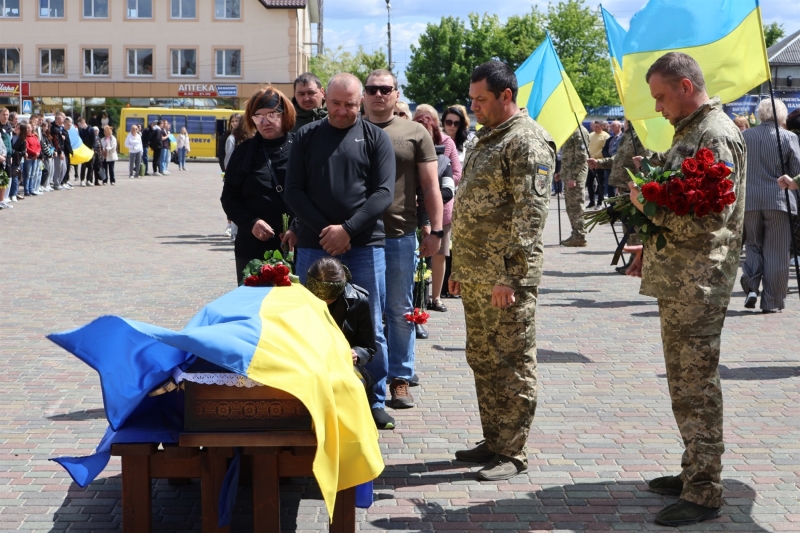 Двічі ставав до лав ЗСУ для захисту України: в Сарнах попрощалися з Василем Бовгірою