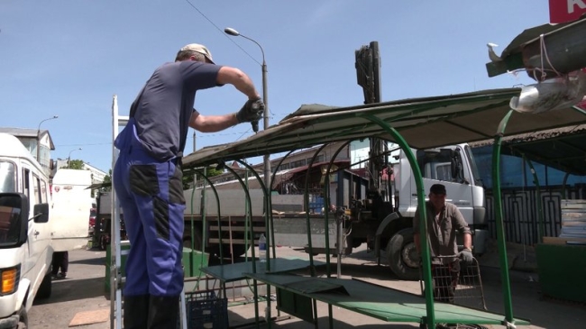 На базарі у Рівному — демонтаж