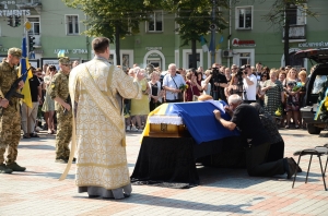 Рівне попрощалося з мужнім захисником (ФОТО)