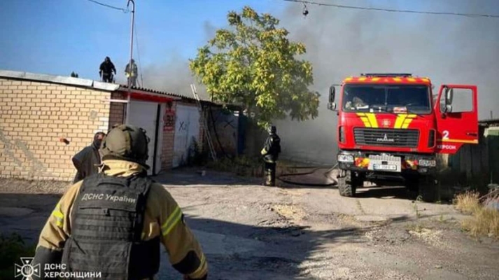 У Херсоні рятувальники потрапили під повторний обстріл росіян: двох поранено