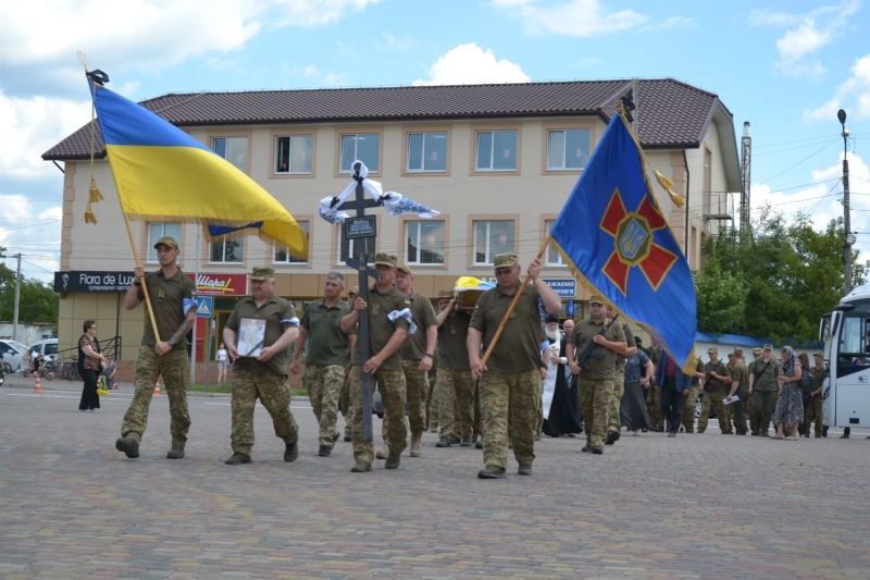 У Сарнах попрощалися з нацгвардійцем Олександром Жабчиком