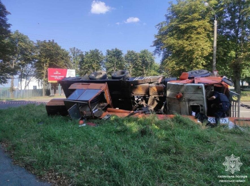 У Рівному п’яний водій крана вчинив ДТП і втікав від поліції