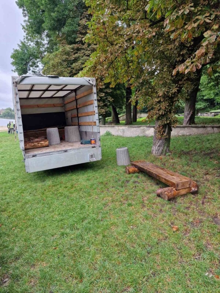 На березі Басів Кута з`явилися нові лавки (ФОТО)