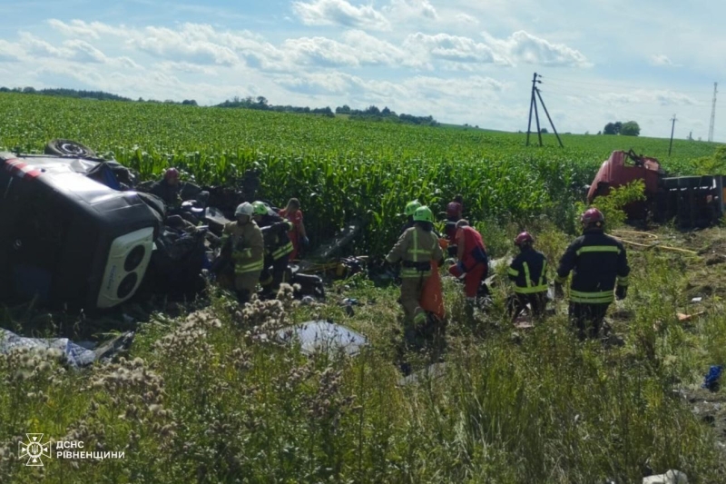 На Острожчині маршрутка потрапила у ДТП – 14 загиблих (ФОТО)