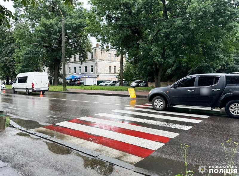 На Соборній бус збив військового