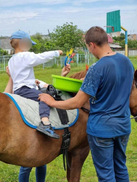 На Дубенщині дітей із вадами розвитку лікують іпотерапією