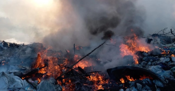 На Дубенщині горіло побутове сміття