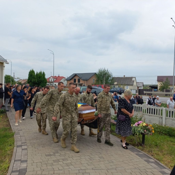 На щиті до рідного дому повернувся житель села Тараканів