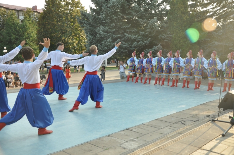 Пиріг Незалежності: Сарни долучилися до заснування нової кулінарної традиції українців