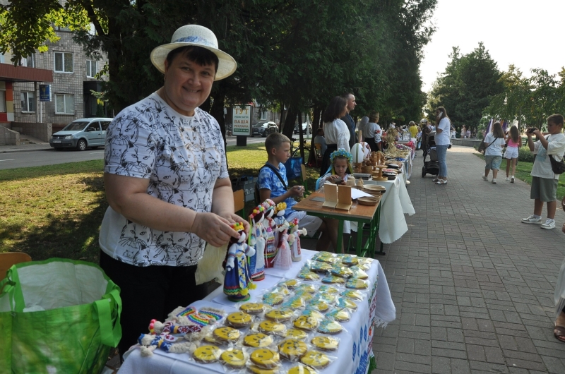 Пиріг Незалежності: Сарни долучилися до заснування нової кулінарної традиції українців