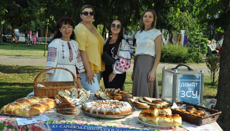 Пиріг Незалежності: Сарни долучилися до заснування нової кулінарної традиції українців