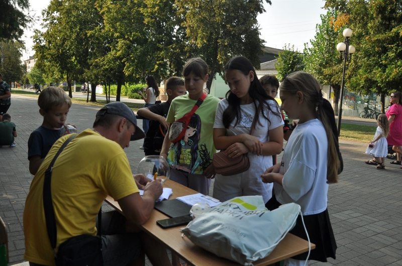 Пиріг Незалежності: Сарни долучилися до заснування нової кулінарної традиції українців