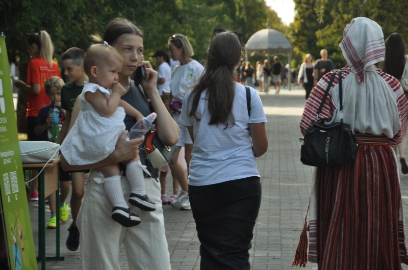 Пиріг Незалежності: Сарни долучилися до заснування нової кулінарної традиції українців