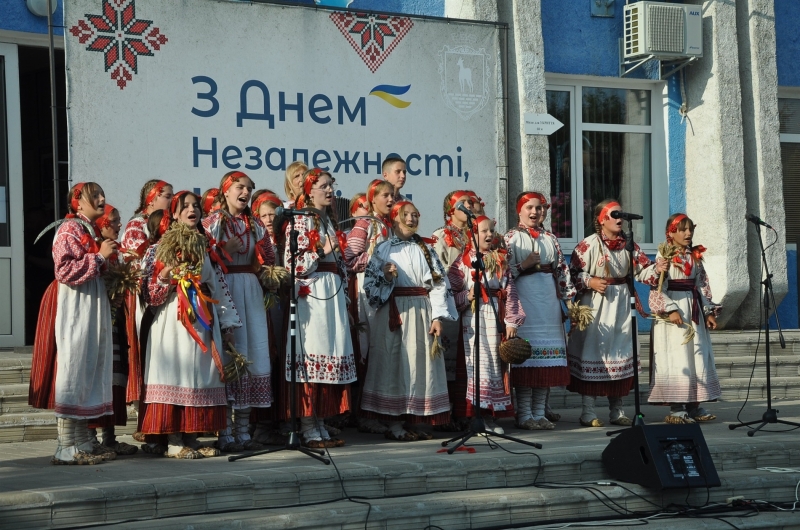 Пиріг Незалежності: Сарни долучилися до заснування нової кулінарної традиції українців