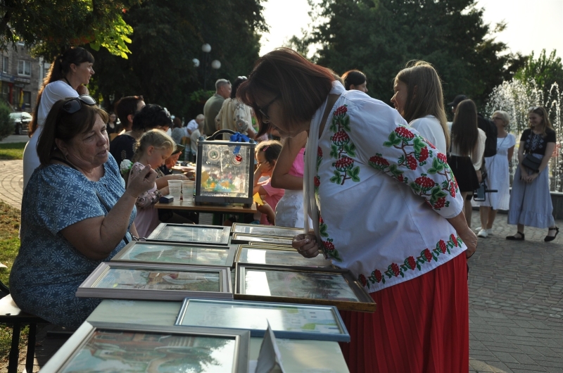 Пиріг Незалежності: Сарни долучилися до заснування нової кулінарної традиції українців