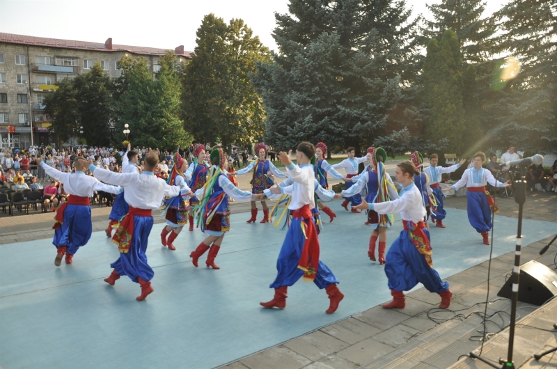 Пиріг Незалежності: Сарни долучилися до заснування нової кулінарної традиції українців