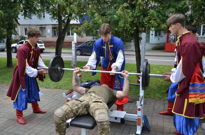 Реабілітація через спорт, мистецтво й підтримку: як пройшов захід для ветеранів «Сарненська звитяга»