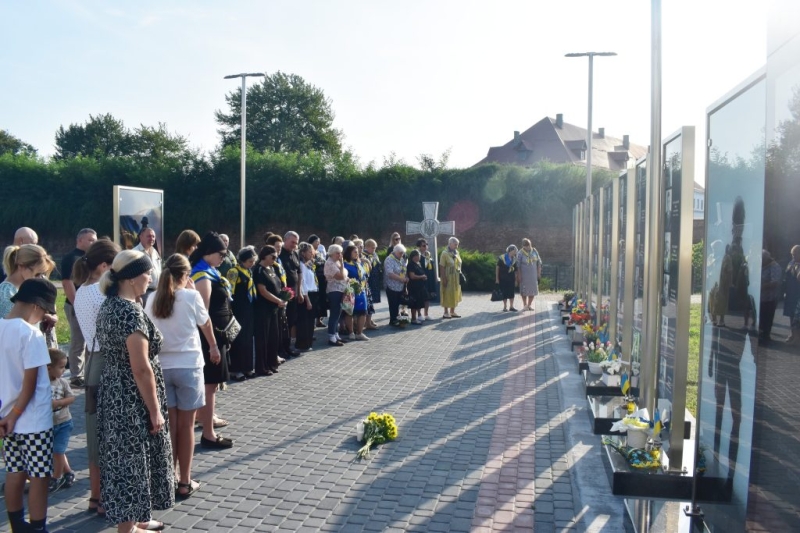 У День пам’яті захисників України у Дубні віддали шану полеглим воїнам