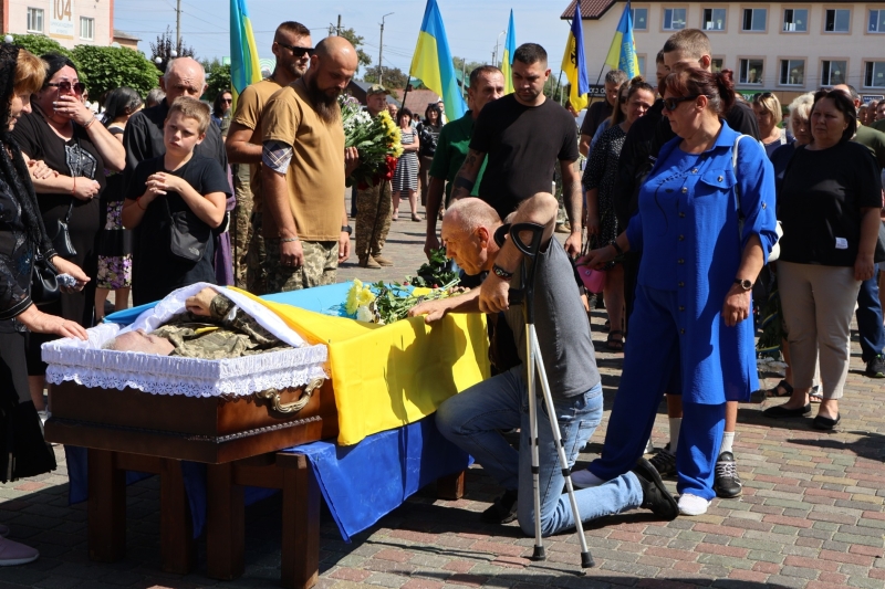 У Сарнах попрощалися з солдатом підрозділу тероборони Валерієм Мулявкою