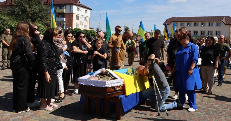 У Сарнах попрощалися з солдатом підрозділу тероборони Валерієм Мулявкою